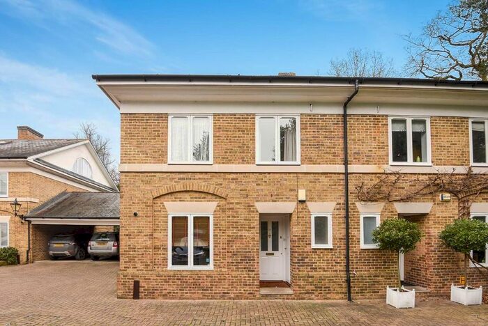 4 Bedroom Property To Rent In Kingston Hill Place, Kingston Upon Thames, KT2