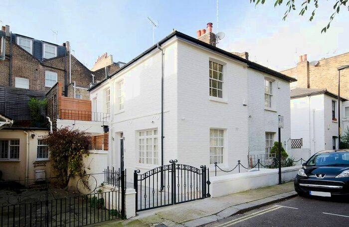 2 Bedroom Mews House To Rent In Bridstow Place, Notting Hill, London, W2