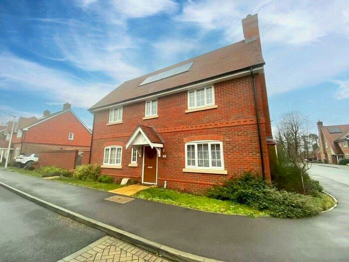 3 Bedroom Semi-Detached House To Rent In Cammell Close, Wokingham, Berkshire, RG41