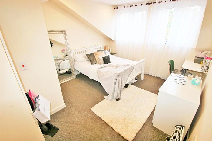 4 Bedroom House To Rent In Victoria Road, Leeds, LS6