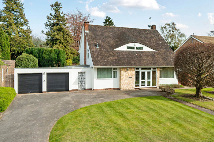 4 Bedroom Detached House For Sale In Shepherds Way, Liphook, GU30