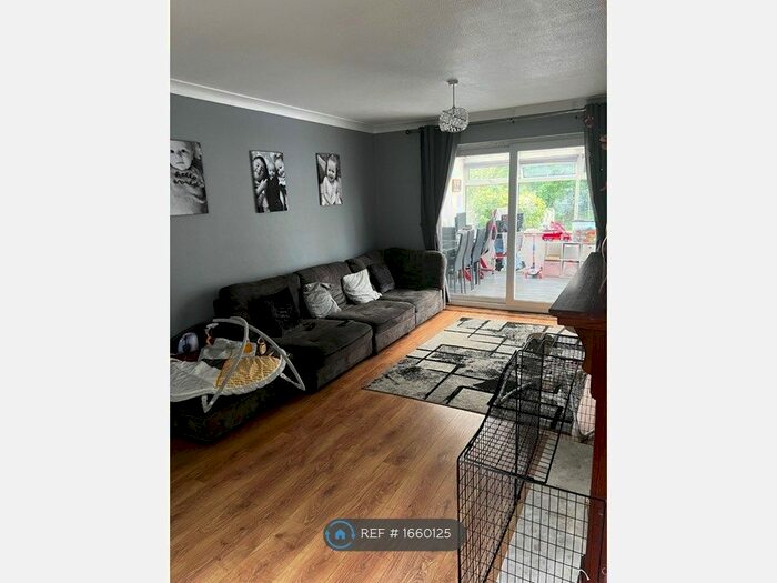 3 Bedroom Semi-Detached House To Rent In Whipperley Ring, Luton, LU1