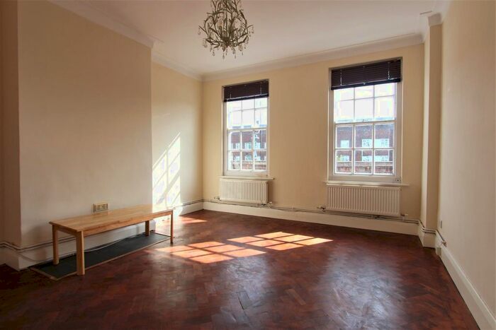 2 Bedroom Flat To Rent In Cockfosters, Barnet, EN4