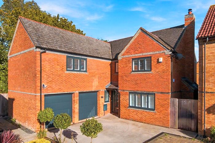 5 Bedroom Detached House For Sale In Gainsborough Close, Grange Farm, MK8