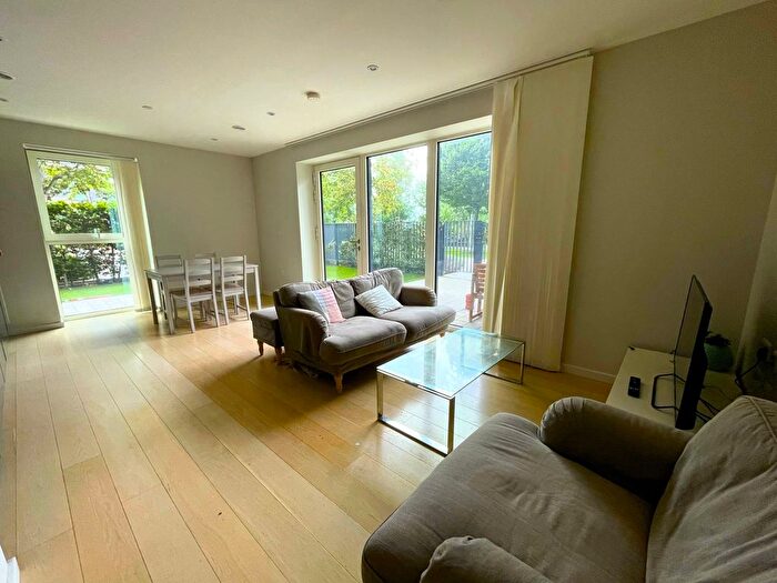2 Bedroom Flat To Rent In Glasshouse Gardens, London, E20