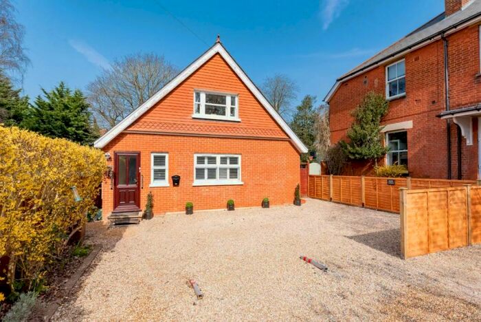 2 Bedroom Detached House To Rent In Middle Gordon Road, Camberley, Surrey, GU15