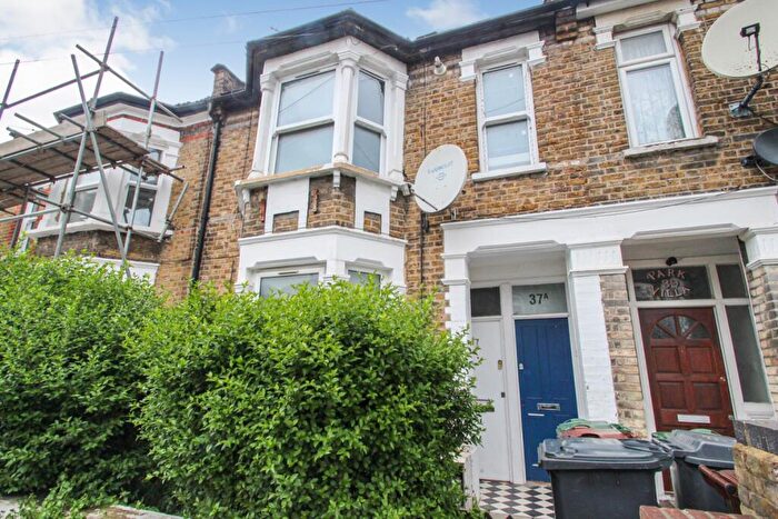2 Bedroom Flat To Rent In Leyton Park Road, Leyton, London, E10