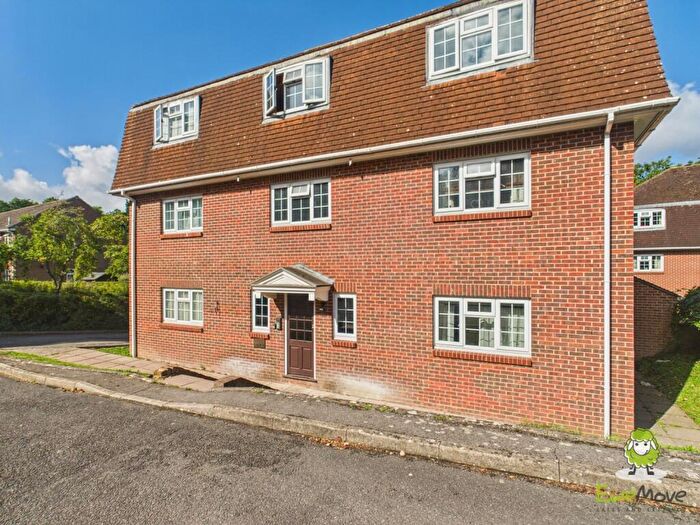 1 Bedroom Flat For Sale In Longacre Rise, Chineham, Basingstoke, Hampshire, RG24