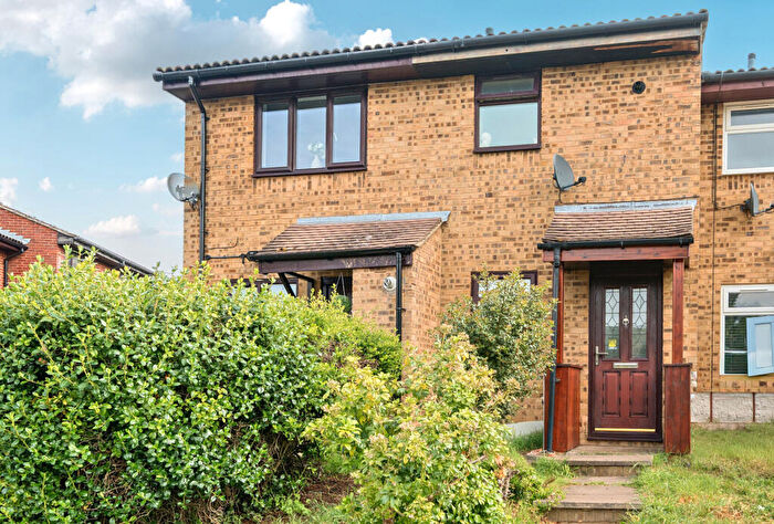 1 Bedroom Terraced House For Sale In Kingfisher Close, Orpington, BR5