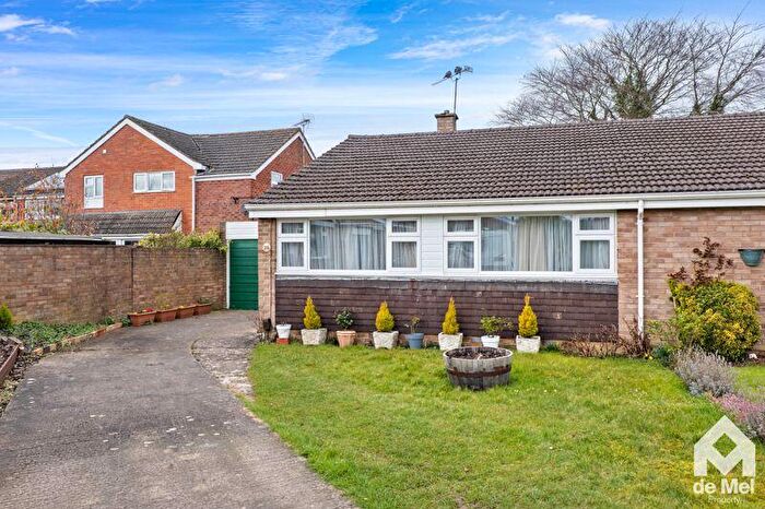 2 Bedroom Bungalow For Sale In Kayte Close, Bishops Cleeve, GL52
