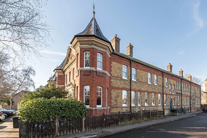 4 Bedroom Flat To Rent In Dressington Avenue, Brockley, SE4