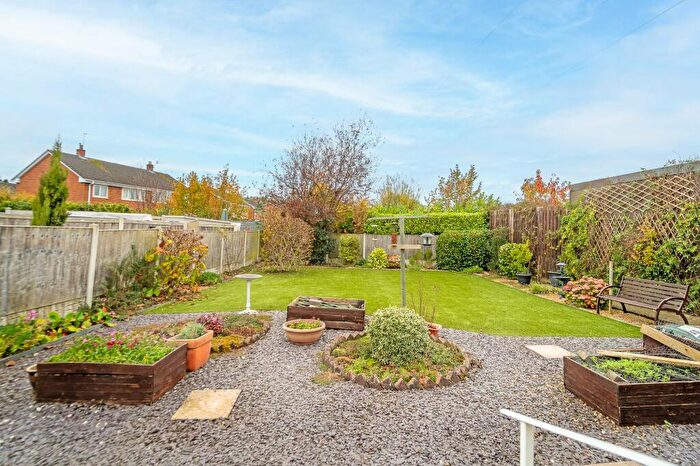 2 Bedroom Semi-Detached Bungalow For Sale In Raewood Avenue, Hawarden, CH5