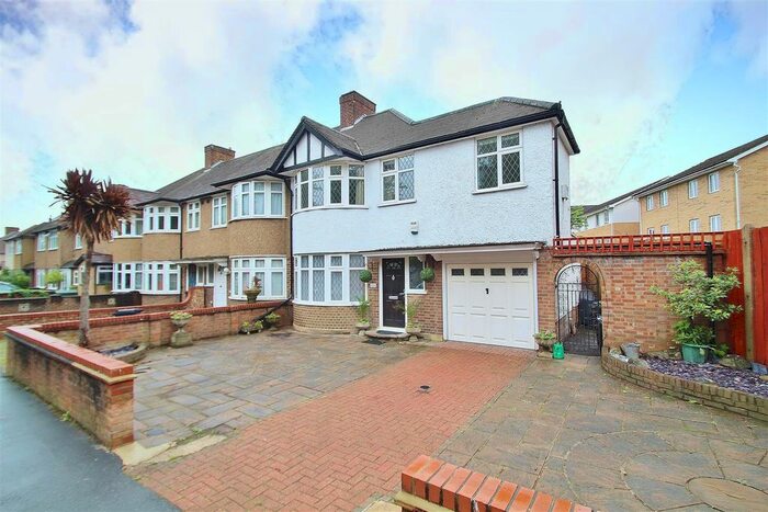 3 Bedroom Property To Rent In London Road, Isleworth, TW7