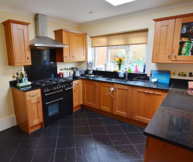 3 Bedroom Semi-Detached House To Rent In Ashfield Avenue, Bushey, WD23