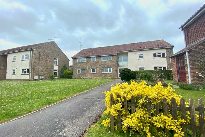 2 Bedroom Flat To Rent In Cambria Close, Bosham, Chichester, PO18