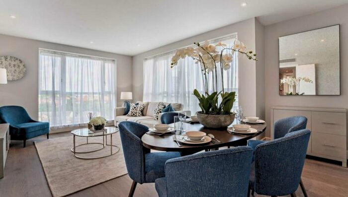 2 Bedroom Flat To Rent In Circus Apartments, Westferry Circus, Canary Wharf, London, E14