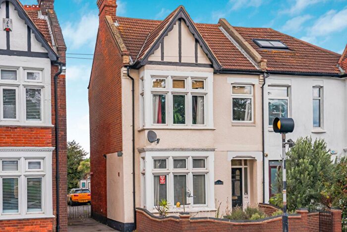 2 Bedroom Flat To Rent In London Road, Hadleigh, SS7