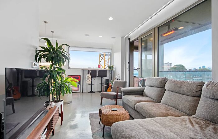 2 Bedroom Flat To Rent In Helmsley Street, London, E8