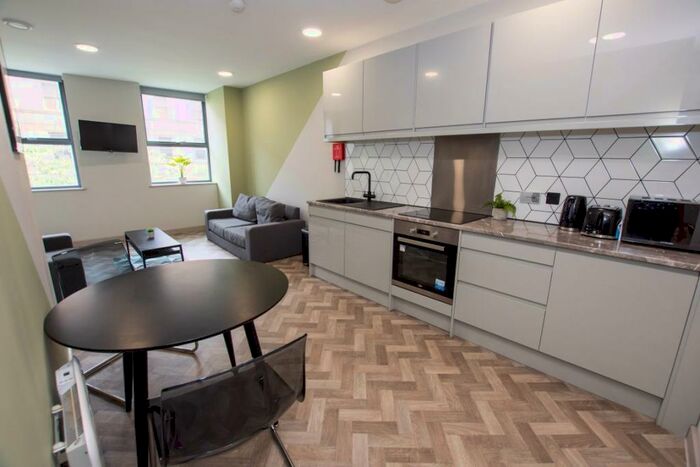 5 Bedroom Flat To Rent In Pearl House Ntu/Uon, NG1