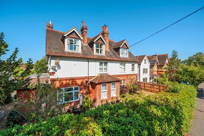 2 Bedroom Flat For Sale In Poplar Road, Shalford, Guildford, GU4