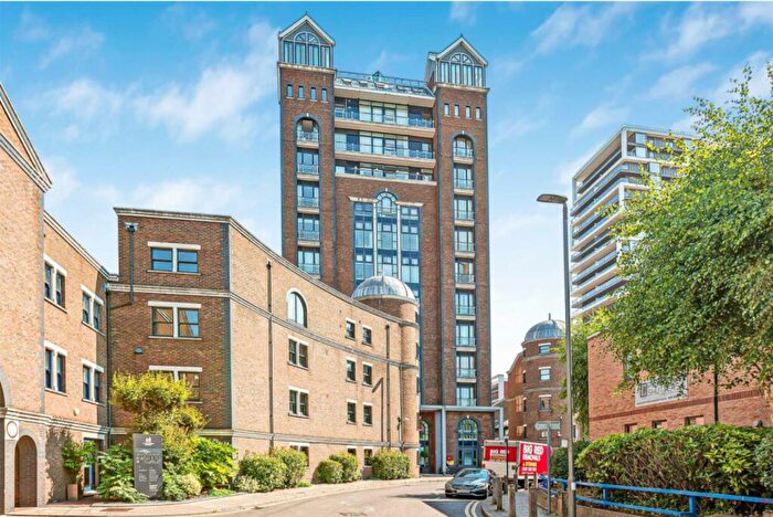 2 Bedroom Flat For Sale In Trade Tower, Coral Row, Wandsworth, SW11