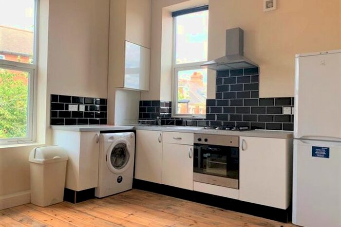 2 Bedroom Flat To Rent In Heaton Road, Heaton, Newcastle Upon Tyne, NE6