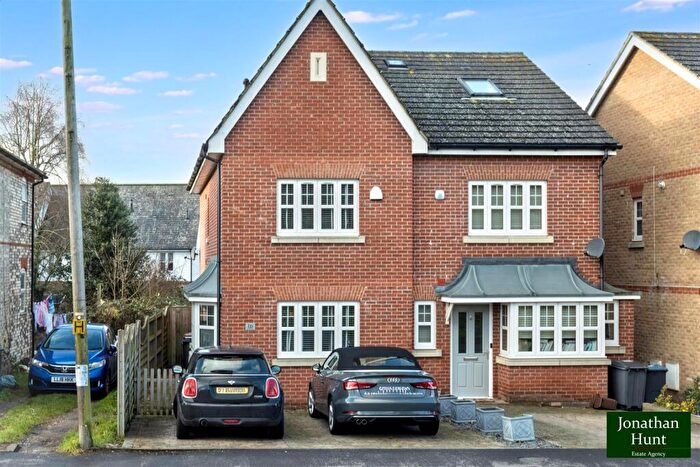 3 Bedroom Semi-Detached House For Sale In London Road, Buntingford, SG9