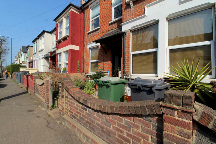 2 Bedroom Flat To Rent In Francis Road, London, E10