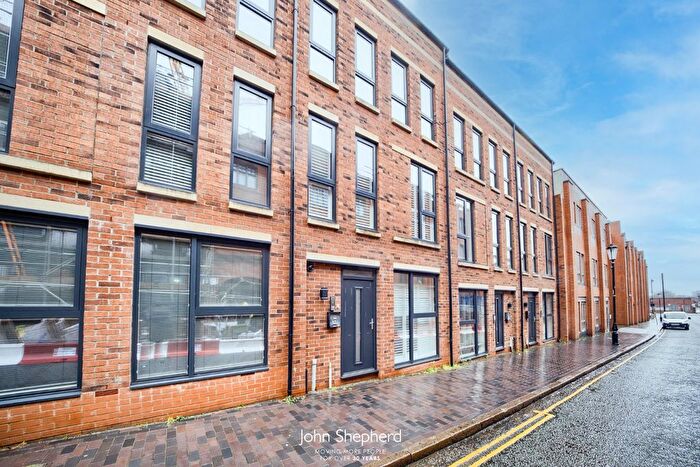 3 Bedroom Detached House To Rent In Northwood Street, Birmingham, West Midlands, B3