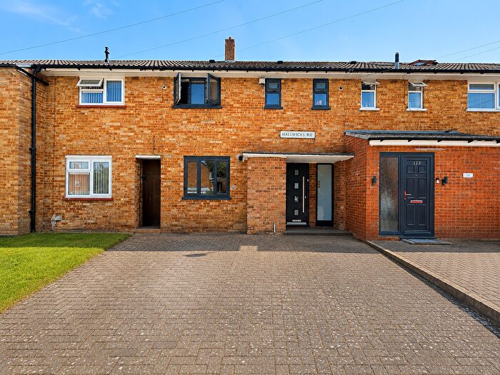 3 Bedroom Terraced House For Sale In Hallwicks Road, Luton, LU2