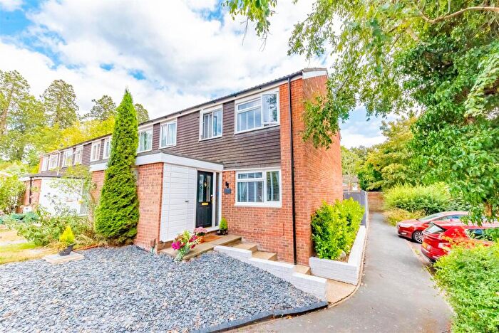 3 Bedroom End Of Terrace House For Sale In Windermere Walk, Camberley, GU15