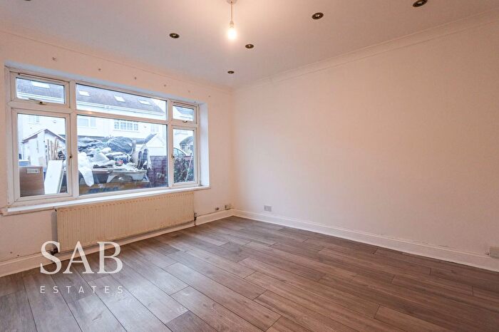 4 Bedroom Semi Detached House To Rent In Gledwood Avenue, Hayes, UB4