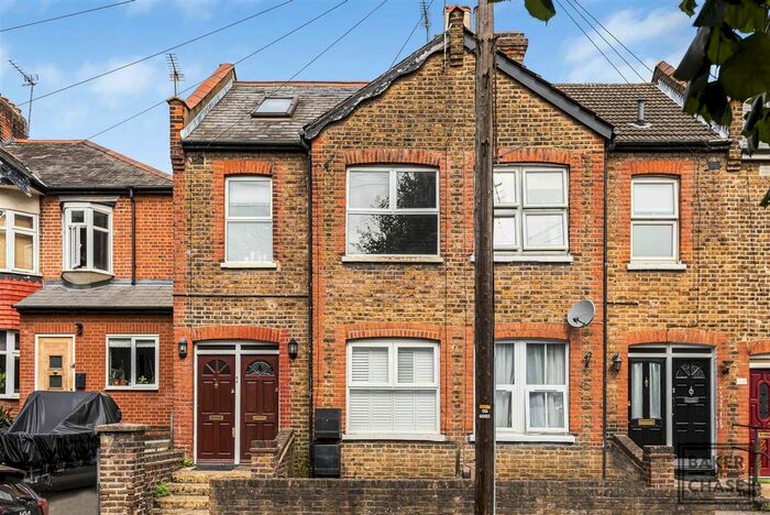 1 Bedroom Flat To Rent In Glenville Avenue, Enfield, EN2