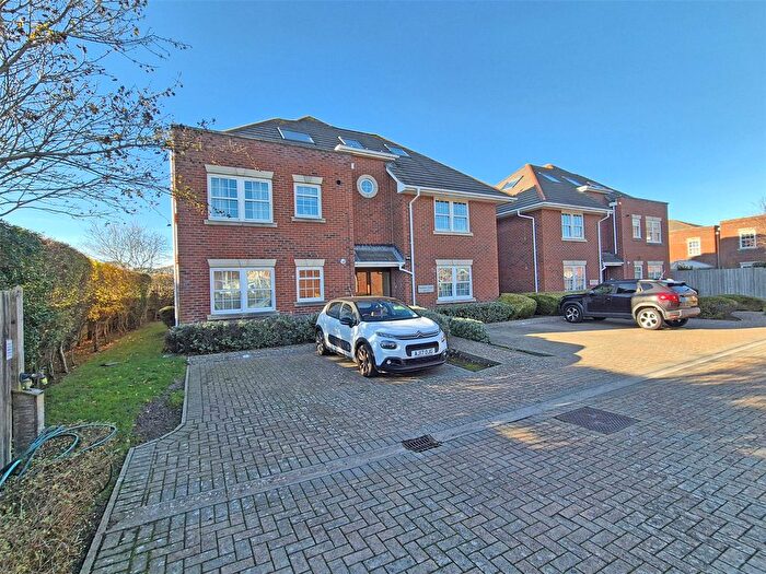 1 Bedroom Flat For Sale In Atkinson Close, Barton On Sea, New Milton, Hampshire, BH25