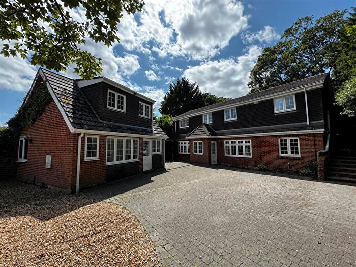 5 Bedroom Detached House To Rent In Kiln Road, Fareham, PO16