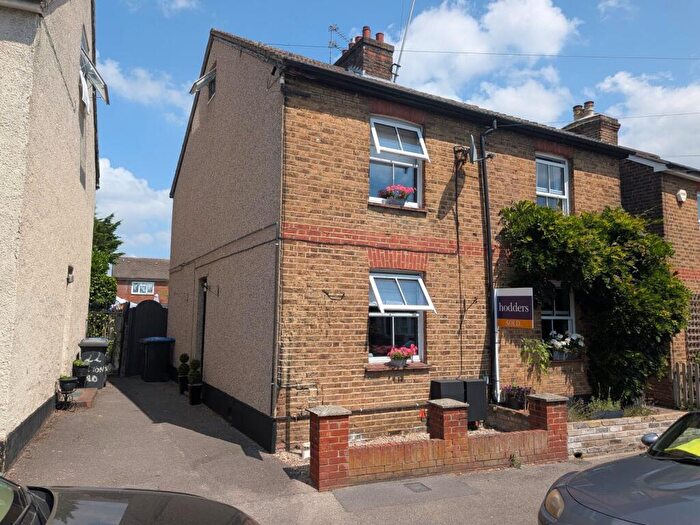 3 Bedroom Semi Detached House For Sale In Addlestone, Surrey, KT15