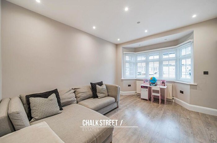3 Bedroom Terraced House For Sale In Stafford Avenue, Hornchurch, RM11