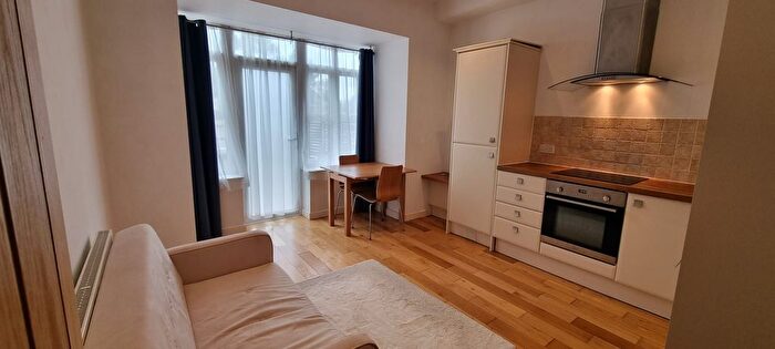 1 Bedroom Flat To Rent In Flat, Pearl Court, - Oystermouth Road, Swansea, SA1