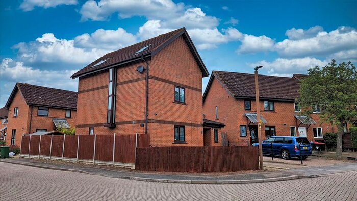 5 Bedroom Detached House To Rent In Khasiaberry, Walnut Tree, MK7