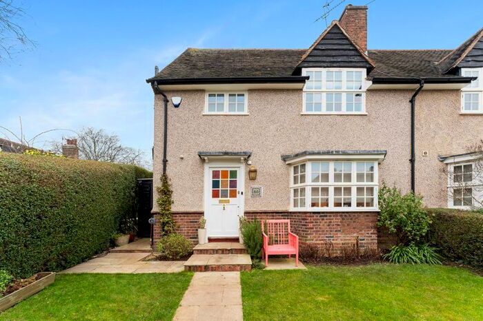 4 Bedroom Semi-Detached House To Rent In Hill Top, Hampstead Garden Suburb NW11