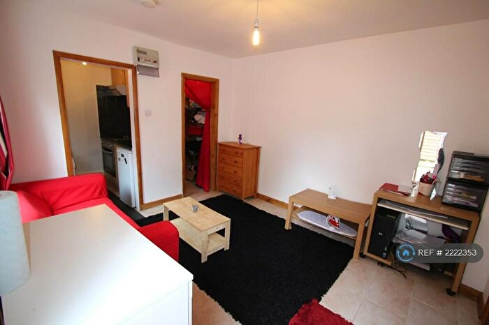 Studio To Rent In Mountfield Road, London, N3