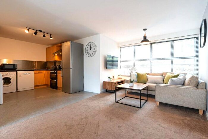 4 Bedroom Apartment To Rent In Hope Court, EX4