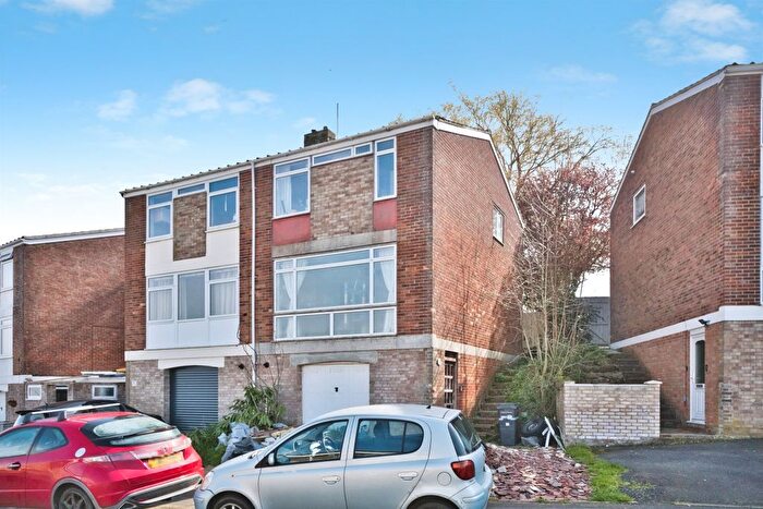 3 Bedroom Semi Detached House For Sale In Yew Tree Close, Yeovil, BA20