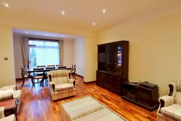 5 Bedroom Semi-Detached House To Rent In Hervey Close, London, N3