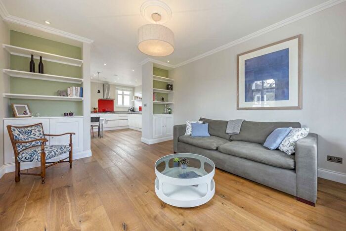 3 Bedroom Flat To Rent In Wellesley Road, London, W4