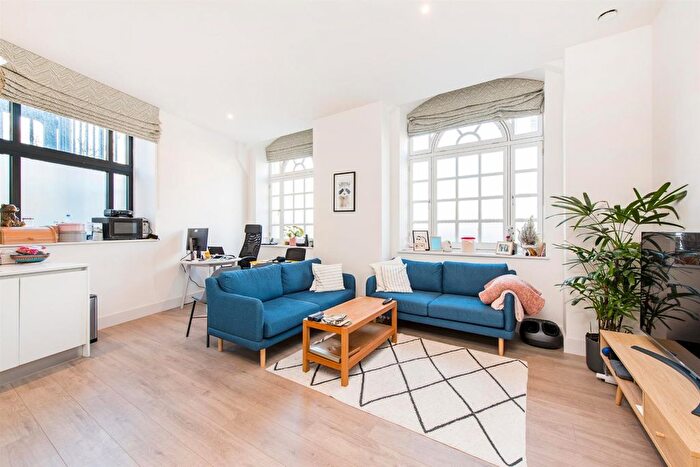 1 Bedroom Flat To Rent In Cambridge House, Mayes Road, Wood Green, N22