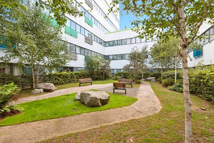 2 Bedroom Flat For Sale In Kings Road, Stevenage, SG1