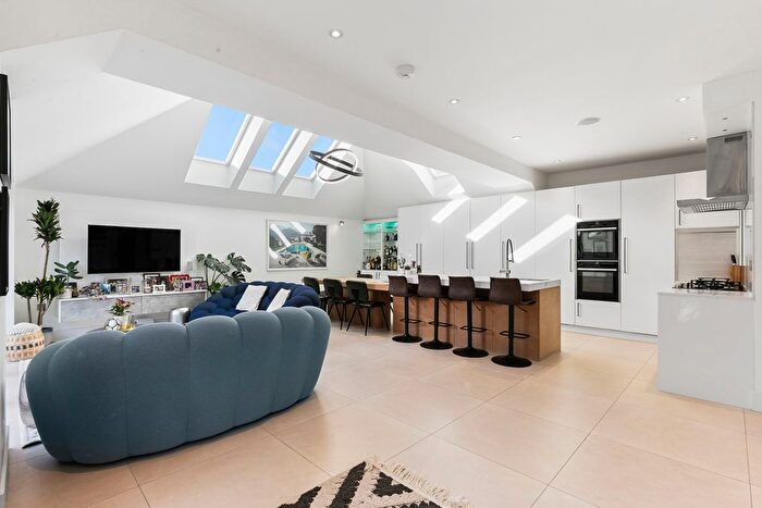 5 Bedroom Semi Detached House For Sale In Beechcroft Road, SW17