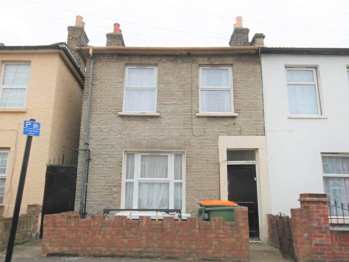 Studio To Rent In Essex Street, Forest Gate, London, E7