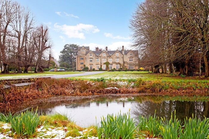 3 Bedroom Flat To Rent In Denne Park, Horsham, RH13